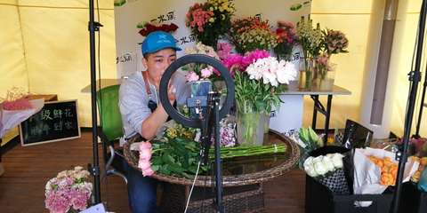 母親節捧花禮 禮品花卉市場的‘花樣經濟’為何如此紅火？