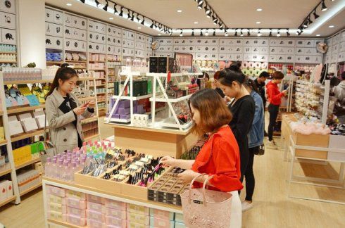 小百貨店雙線突圍 融合實(shí)體與互聯(lián)網(wǎng)的營(yíng)銷(xiāo)新策略